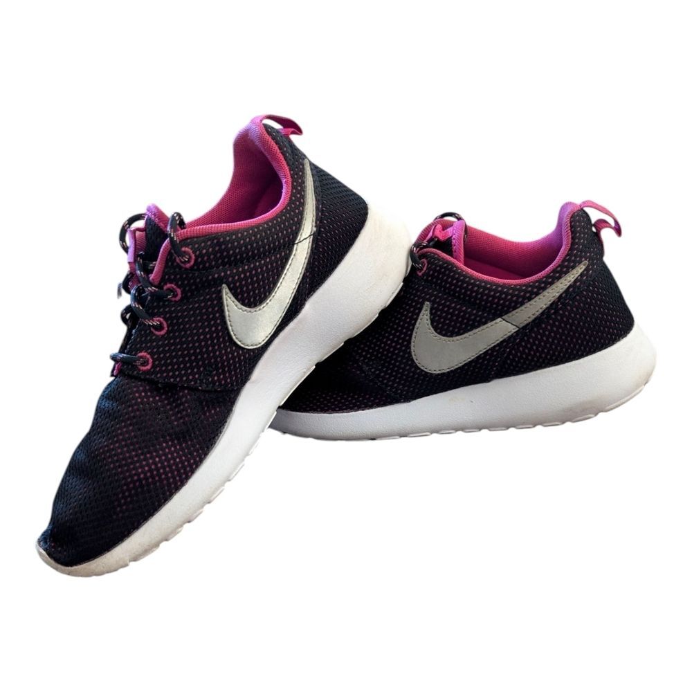 Nike Roshe One Black And Pink Athletic Running Shoes 5Y